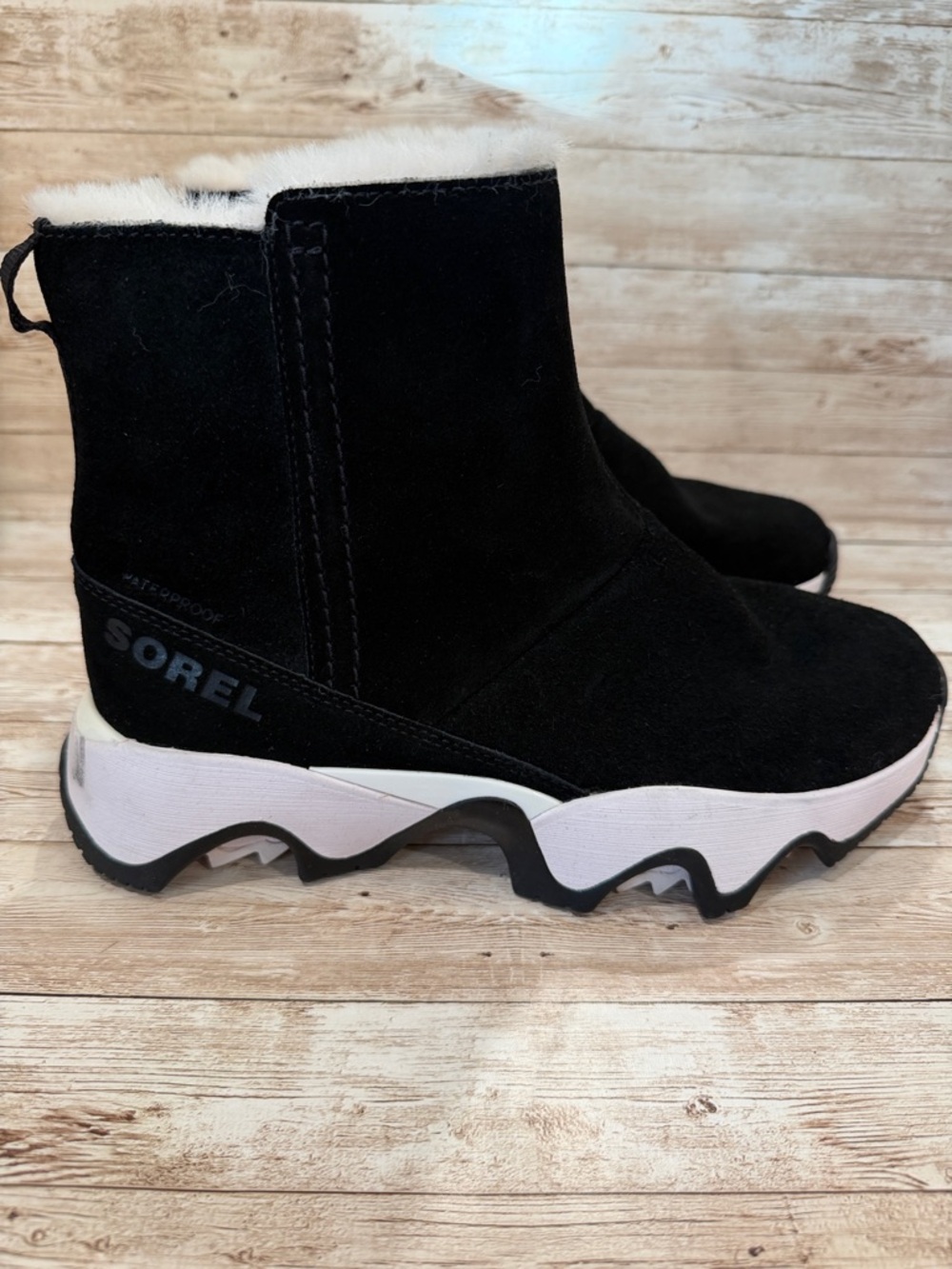 Sorel Black Suede Ankle Boot with White Lug Sole Size 8.5M NWT